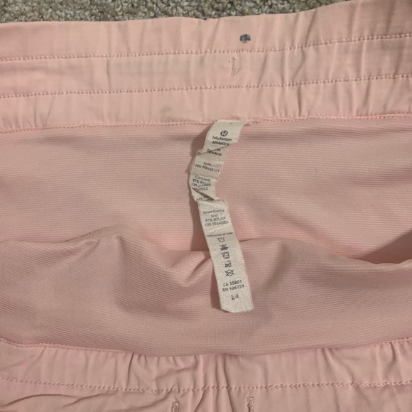 Lululemon shorts strawberry milkshake - Picture 5 of 5